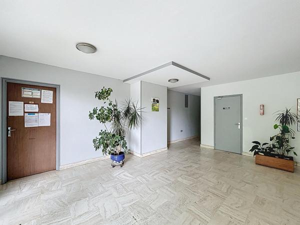 A VENDRE PROCHE DES FACULTÉS - APPARTEMENT - T2- 47M2 - 1 CHAMBRES  - ASCENSEUR - BALCON - GARAGE - CAVE