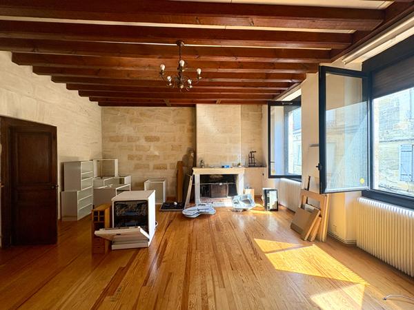 BORDEAUX CAPUCINS / NANSOUTY - IMMEUBLE EN PIERRE 225 M² - COUR - DÉPENDANCE - IDÉAL INVESTISSEUR , Bordeaux