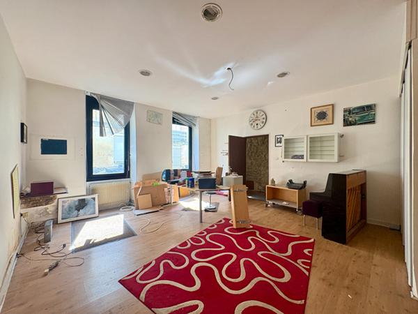 BORDEAUX CAPUCINS / NANSOUTY - IMMEUBLE EN PIERRE 225 M² - COUR - DÉPENDANCE - IDÉAL INVESTISSEUR , Bordeaux