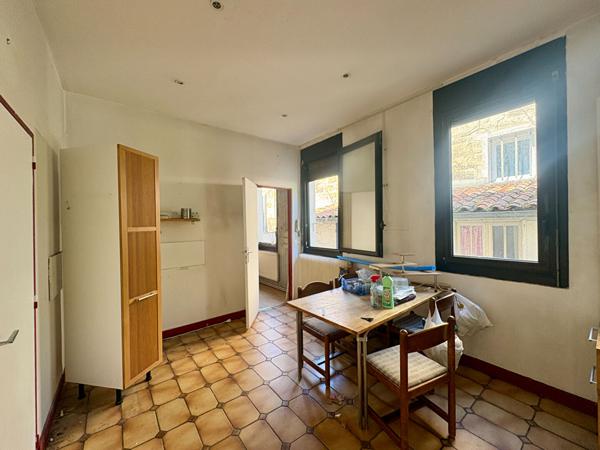 BORDEAUX CAPUCINS / NANSOUTY - IMMEUBLE EN PIERRE 225 M² - COUR - DÉPENDANCE - IDÉAL INVESTISSEUR , Bordeaux