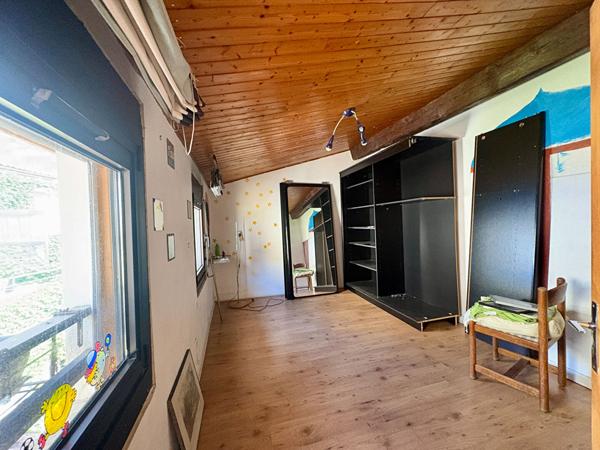 BORDEAUX CAPUCINS / NANSOUTY - IMMEUBLE EN PIERRE 225 M² - COUR - DÉPENDANCE - IDÉAL INVESTISSEUR , Bordeaux