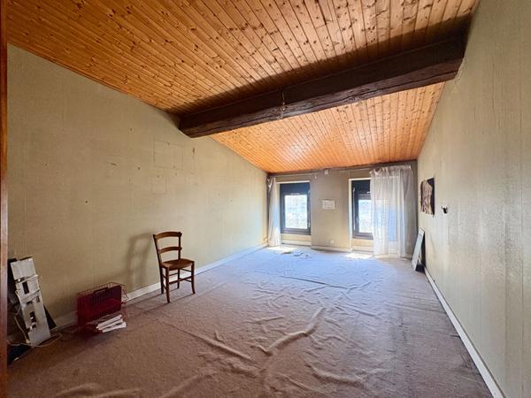 BORDEAUX CAPUCINS / NANSOUTY - IMMEUBLE EN PIERRE 225 M² - COUR - DÉPENDANCE - IDÉAL INVESTISSEUR , Bordeaux