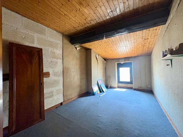 BORDEAUX CAPUCINS / NANSOUTY - IMMEUBLE EN PIERRE 225 M² - COUR - DÉPENDANCE - IDÉAL INVESTISSEUR , Bordeaux