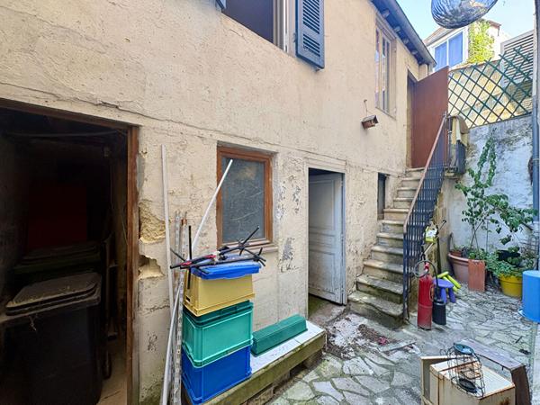 BORDEAUX CAPUCINS / NANSOUTY - IMMEUBLE EN PIERRE 225 M² - COUR - DÉPENDANCE - IDÉAL INVESTISSEUR , Bordeaux