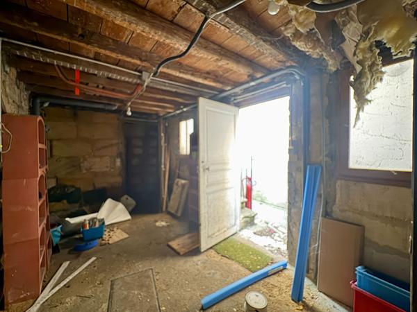 BORDEAUX CAPUCINS / NANSOUTY - IMMEUBLE EN PIERRE 225 M² - COUR - DÉPENDANCE - IDÉAL INVESTISSEUR , Bordeaux