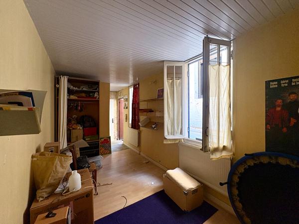 BORDEAUX CAPUCINS / NANSOUTY - IMMEUBLE EN PIERRE 225 M² - COUR - DÉPENDANCE - IDÉAL INVESTISSEUR , Bordeaux