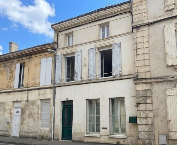 Ensemble immobilier de caractère avec maison principale, cottage indépendant et jardin St jean d angely