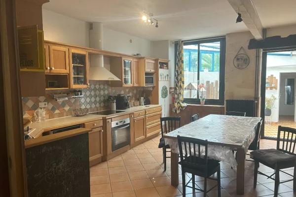 Ensemble immobilier de caractère avec maison principale, cottage indépendant et jardin St jean d angely
