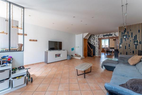 Ensemble immobilier de caractère avec maison principale, cottage indépendant et jardin St jean d angely