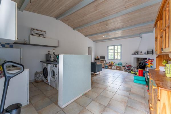 Ensemble immobilier de caractère avec maison principale, cottage indépendant et jardin St jean d angely