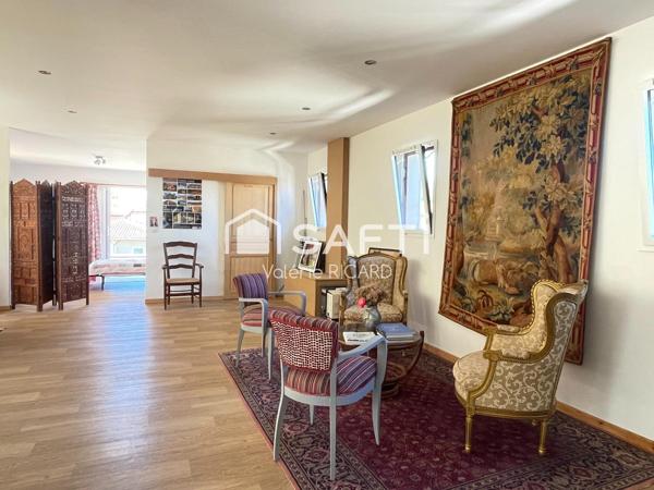 Maison avec jardin, volumes et ambiance chaleureuse