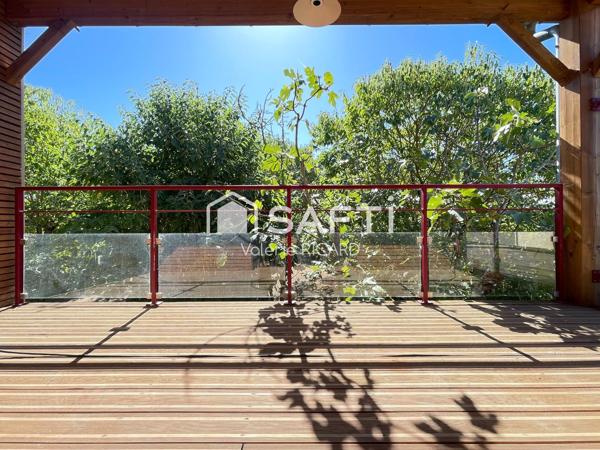 Maison avec jardin, volumes et ambiance chaleureuse