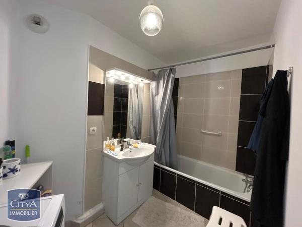 Appartement à louer 2 pièces 43.66m² La Seyne-sur-Mer (83500)