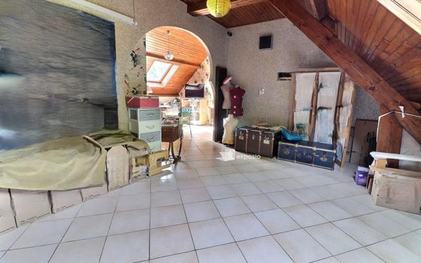 Maison à vendre    9 pièces •  Le Mée-sur-Seine