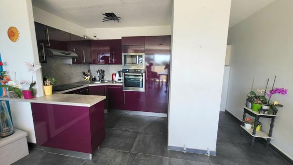 Exclusivité - Port-Camargue - Les Marinas -  T2  54m2 - Exposé Sud - Grande terrasse - Vue port