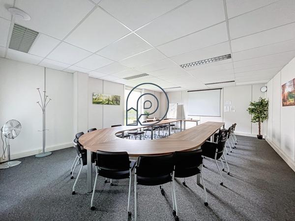 Roncq – Parc de l'Europe | Bureaux 264 m² ou 80 m² | Parkings inclus | À vendre