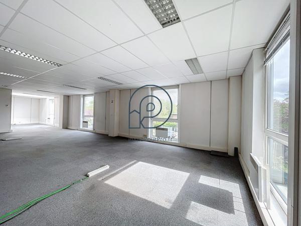 Roncq – Parc de l'Europe | Bureaux 264 m² ou 80 m² | Parkings inclus | À vendre