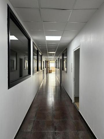 Local commercial 720 m²