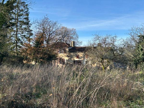 TRÈS JOLIE MAISON DE CARACTÈRE A RÉNOVER ENTIÈREMENT, POSSIBILITÉ 140 M² HABITABLES, ANNEXES ET DÉPENDANCES SUR 8768 M²