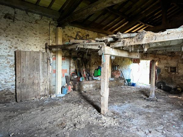 TRÈS JOLIE MAISON DE CARACTÈRE A RÉNOVER ENTIÈREMENT, POSSIBILITÉ 140 M² HABITABLES, ANNEXES ET DÉPENDANCES SUR 8768 M²