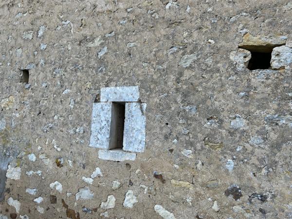 TRÈS JOLIE MAISON DE CARACTÈRE A RÉNOVER ENTIÈREMENT, POSSIBILITÉ 140 M² HABITABLES, ANNEXES ET DÉPENDANCES SUR 8768 M²