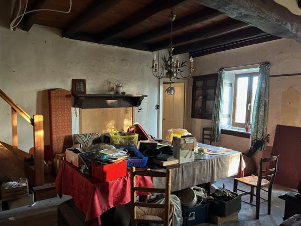 TRÈS JOLIE MAISON DE CARACTÈRE A RÉNOVER ENTIÈREMENT, POSSIBILITÉ 140 M² HABITABLES, ANNEXES ET DÉPENDANCES SUR 8768 M²