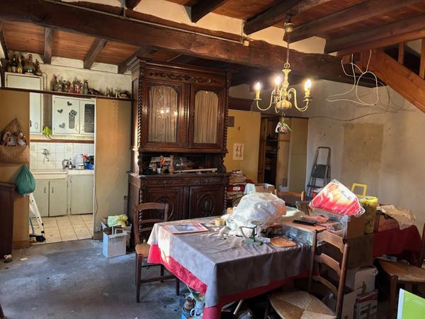 TRÈS JOLIE MAISON DE CARACTÈRE A RÉNOVER ENTIÈREMENT, POSSIBILITÉ 140 M² HABITABLES, ANNEXES ET DÉPENDANCES SUR 8768 M²