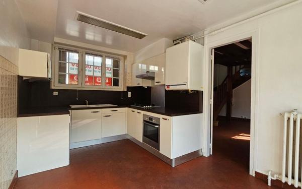 Maison à vendre    10 pièces •  Saint-Marcel