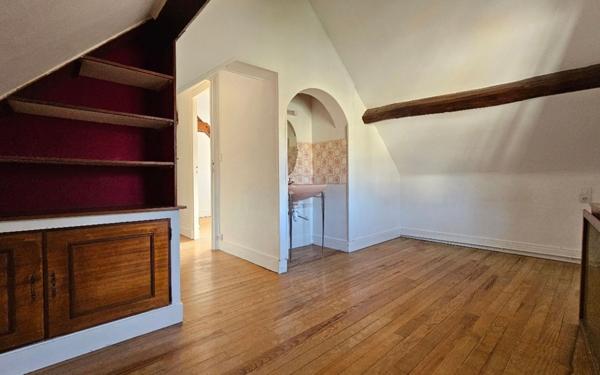 Maison à vendre    10 pièces •  Saint-Marcel