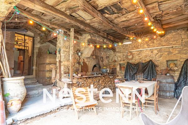 Propriété répartie sur un ensemble comprenant une habitation, un atelier et dépendances secteur du Viaur