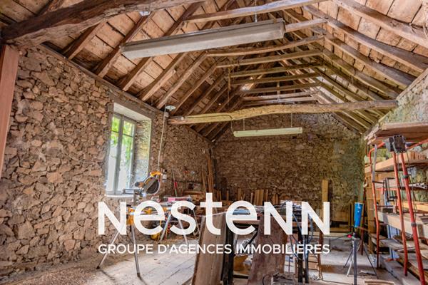 Propriété répartie sur un ensemble comprenant une habitation, un atelier et dépendances secteur du Viaur