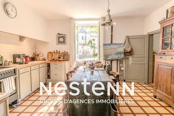 Propriété répartie sur un ensemble comprenant une habitation, un atelier et dépendances secteur du Viaur