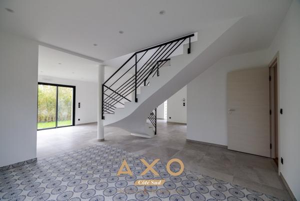 SALON-DE-PROVENCE  MAISON ART DÉCO T4  GARAGE  GRANDES OUVERTURES  JARDIN  LOTISSEMENT SÉCURISÉ