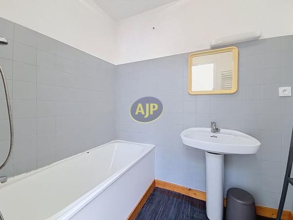 Appartement à louer Pornic : 2 pièces, 37m² avec 1 chambre(s) à 565€ - AJP Immobilier Pornic