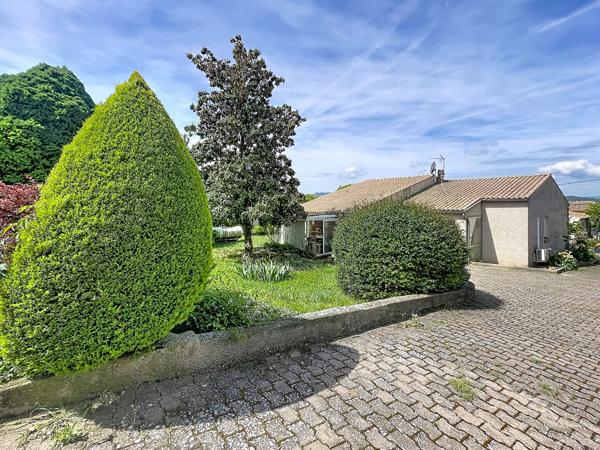 Maison Oraison, 4 pièces, 92 m2  de plain pied, avec véranda, terrasse, garage et dépendances