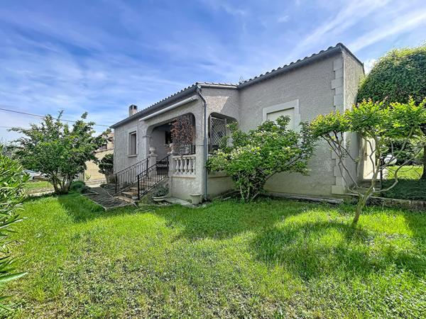 Maison Oraison, 4 pièces, 92 m2  de plain pied, avec véranda, terrasse, garage et dépendances