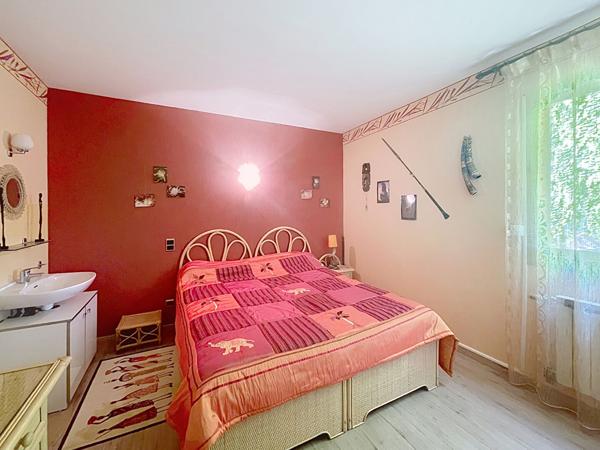 Maison Oraison, 4 pièces, 92 m2  de plain pied, avec véranda, terrasse, garage et dépendances