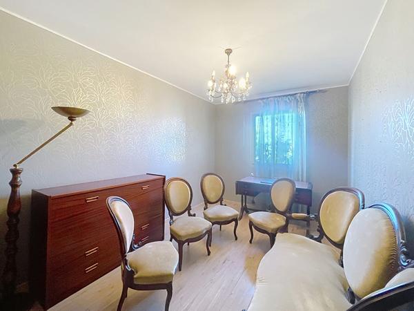 Maison Oraison, 4 pièces, 92 m2  de plain pied, avec véranda, terrasse, garage et dépendances