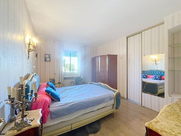 Maison Oraison, 4 pièces, 92 m2  de plain pied, avec véranda, terrasse, garage et dépendances