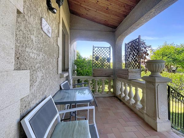 Maison Oraison, 4 pièces, 92 m2  de plain pied, avec véranda, terrasse, garage et dépendances