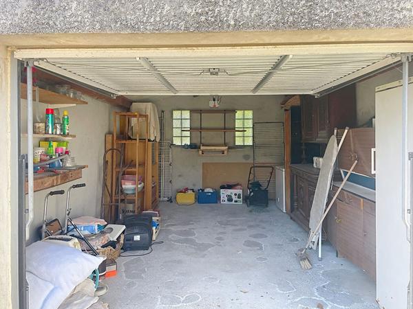 Maison Oraison, 4 pièces, 92 m2  de plain pied, avec véranda, terrasse, garage et dépendances