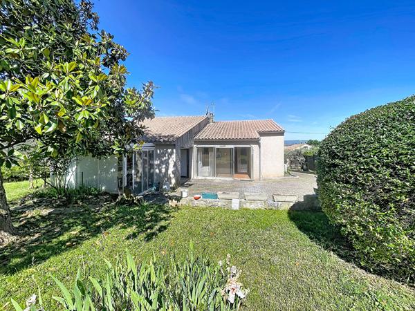 Maison Oraison, 4 pièces, 92 m2  de plain pied, avec véranda, terrasse, garage et dépendances