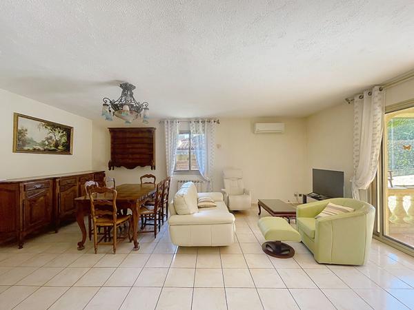 Maison Oraison, 4 pièces, 92 m2  de plain pied, avec véranda, terrasse, garage et dépendances