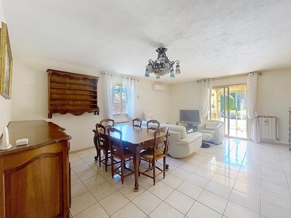 Maison Oraison, 4 pièces, 92 m2  de plain pied, avec véranda, terrasse, garage et dépendances