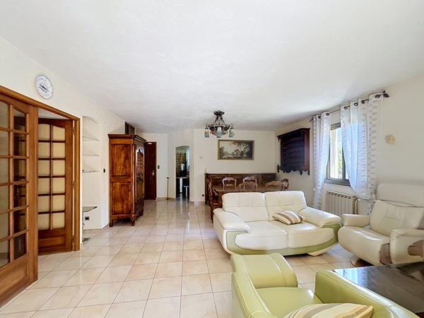 Maison Oraison, 4 pièces, 92 m2  de plain pied, avec véranda, terrasse, garage et dépendances