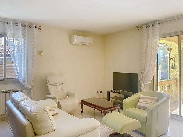 Maison Oraison, 4 pièces, 92 m2  de plain pied, avec véranda, terrasse, garage et dépendances