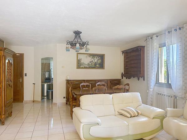 Maison Oraison, 4 pièces, 92 m2  de plain pied, avec véranda, terrasse, garage et dépendances
