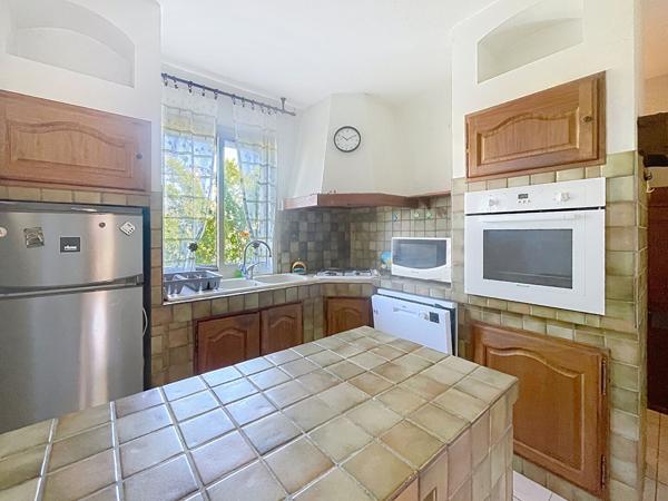 Maison Oraison, 4 pièces, 92 m2  de plain pied, avec véranda, terrasse, garage et dépendances