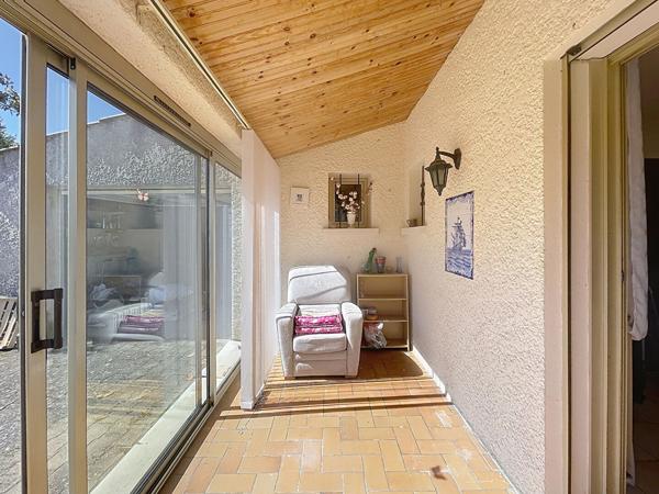 Maison Oraison, 4 pièces, 92 m2  de plain pied, avec véranda, terrasse, garage et dépendances