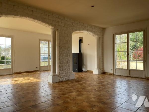 MAISON DE PLAIN-PIED SUR SOUS-SOL